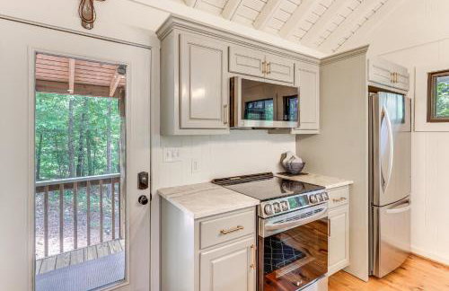 Family-Friendly Dadeville Cabin with Hot Tub and Porch - Foto 7