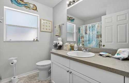 Spacious 4BR Retreat with Heated Pool & Spa home - Foto 39