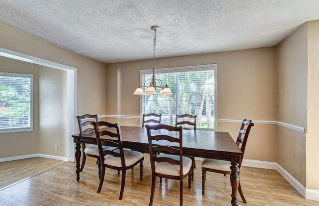 Beautifully Renovated 5 Bedroom with Guest House 5 Home by RedAwning - Foto 47