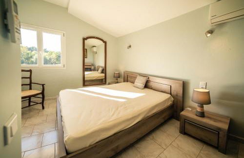 Gîte "La Sainte-Croix", Traditional Provencal House for 8 People, Private Swimming-Pool, Air-Conditioner, Beautiful Scenery - Photo 19