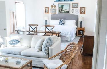 Charming Cottage w KING Bed 1m To Downtown - Foto 10