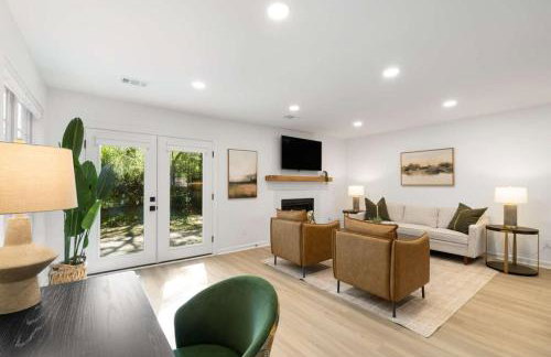 Stroll to Downtown Alpharetta AND Avalon Shops - Foto 6