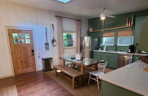 Dhyana Redwoods Fire Table Nearby River Access Ping Pong & Arcade Games - Foto 8