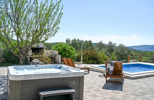 Dalmatian Countryside Home - Heated Pool & Jacuzzi - Photo 4