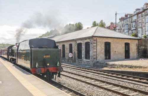 Evening Star Engine Shed - Photo 2