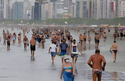 Belo Apto no Gonzaga - uma quadra da praia - Foto 10