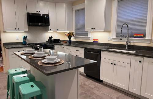 Your Boston Retreat - Great porches - 2/BR sleep 6 - Foto 2