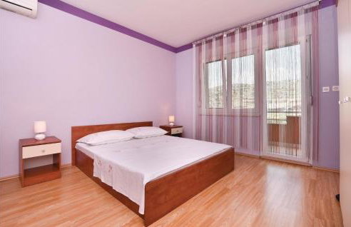 Four-Bedroom Apartment In Srinjine - Photo 15