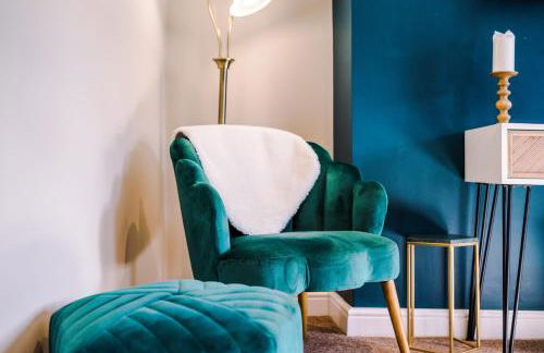 Castle Views cottage in historic village & woodfired hot tub - Photo 14