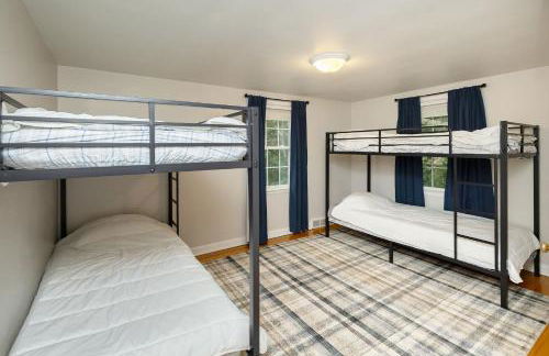 4BR-3BA Charming Family-Sized in Ames - Foto 18