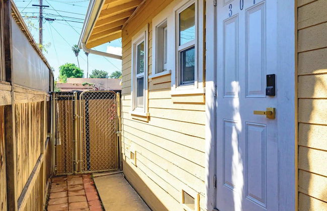 Comfortable Home Near LA With Full Kitchen & Laundry - Foto 36