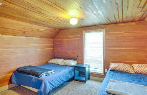 Serene Devils Lake House with Deck and Fire Pit! - Foto 19