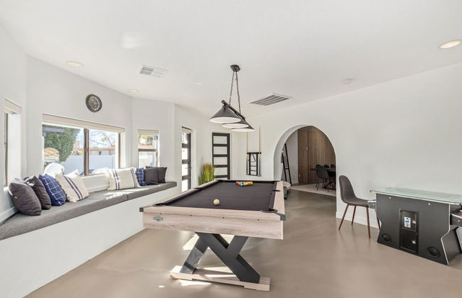 5BR Resort-style Oasis 2 Primary s Cabana Gameroom - Photo 20