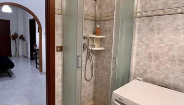 Next to Tor Vergata University - Foto 3, Shower