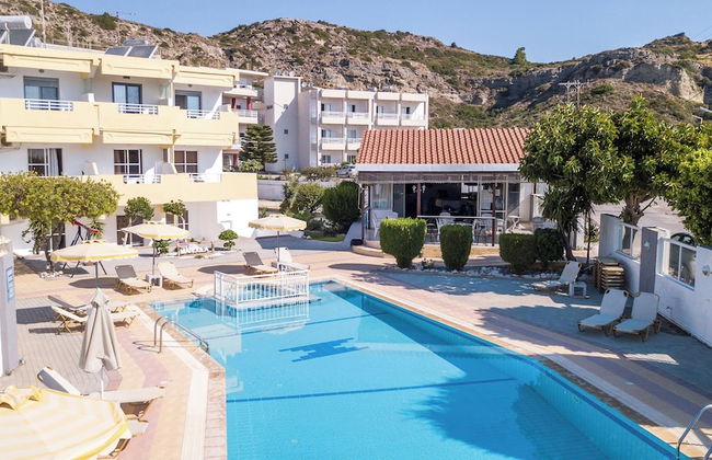 Maroula Studios - Photo 15