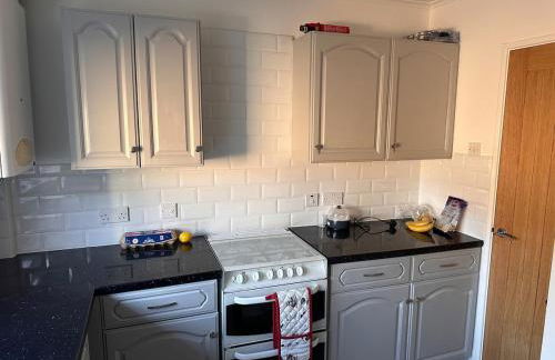 Cosy Bungalow sleeps 4 with EV charging - Foto 8