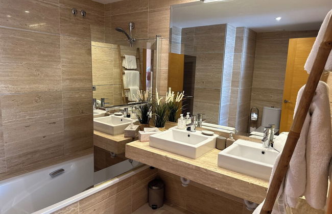 Apartment Sleeps 6 With Private Garden - Photo 16