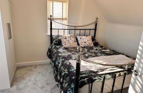 4 Bed Room Service Accommodation - 2 Parkings - Fibre Wi-Fi - Workstation - Foto 18