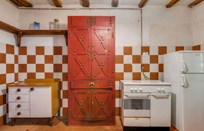 Vintage Vacation Home - Photo 13