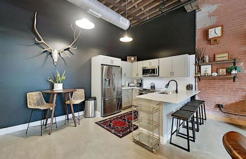 One-Of-A-Kind! Roll Up Garage Door-Pool, Speakeasy - Foto 12