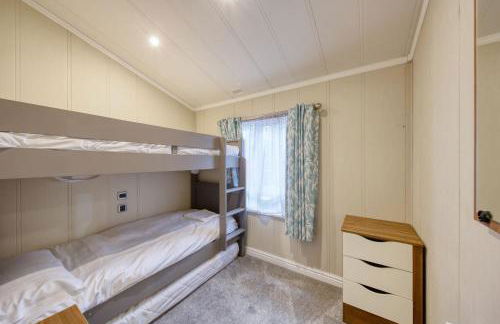 New Forest lodge - 194 NO PETS - Photo 13