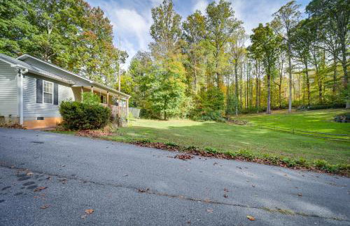 Candler Home with Large Deck Hike, Bike and Unwind! - Foto 28