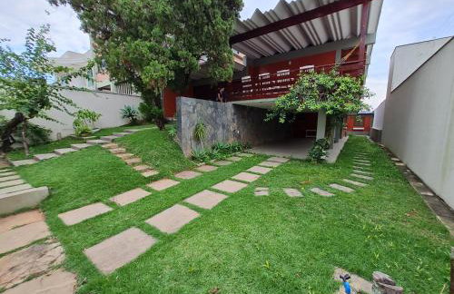 Casa Super Agradável, 250 metros da praia da Areia Preta, cinco quartos com ar, wifi, garagem, completa - Foto 6