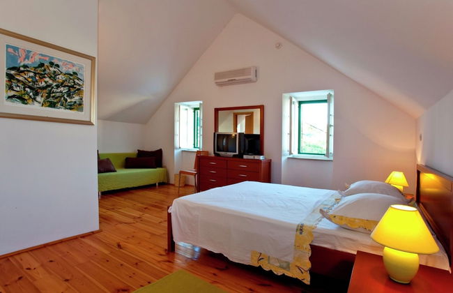 Villa in Sumartin Near Beach & Private Pool - Photo 4