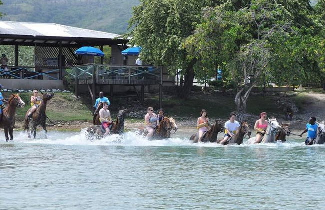 Apt - Gated Community-sleeps 4-balcony-parking - Foto 16