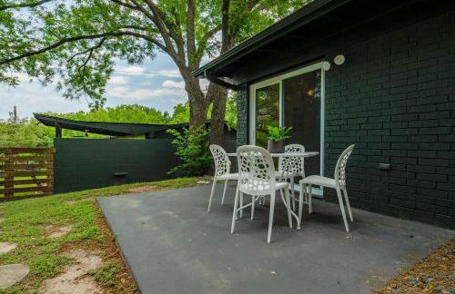 Quiet Haven with Huge Fenced Yard Fast Internet by Lodgewell - Photo 18