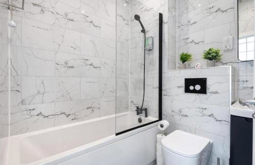 Luxury 2 Bedroom Apartment near London Bridge Sleeps 6 - Photo 18