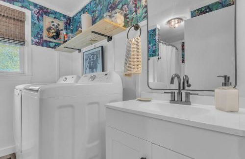 Pet friendly - steps to water! - Foto 6