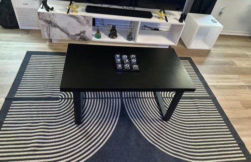 Cozy Stay with Pool Relax with Easy Access to Highway - Foto 49