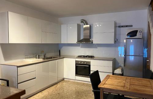 3 Bedroom Beach House with private sea access - Photo 28