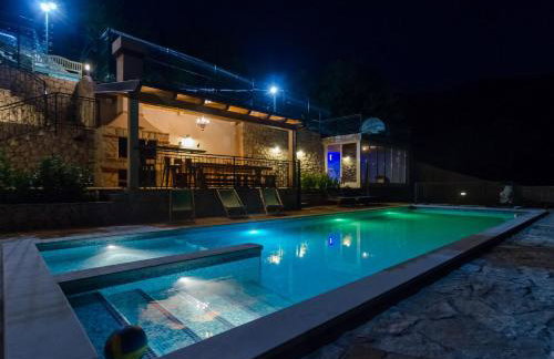 Villa Falcon Rook - Photo 13