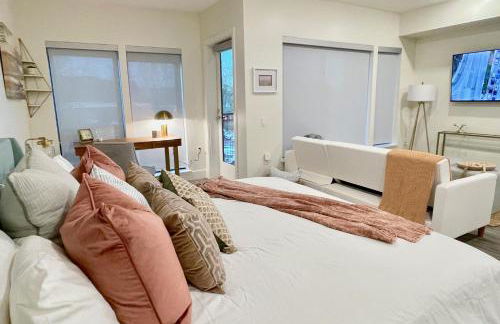 Downtown-King Bed-ADA Elevator-In Unit Laundry - Foto 22