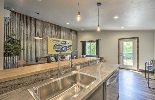 Modern Townhome with Deck - half Mi to Elkhart Lake! - Foto 12