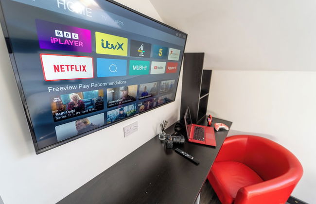 Studio Available Close to Queen Elizabeth Hospital - Photo 10