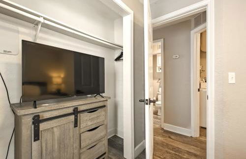 Heart of Westport 1BR - Photo 16