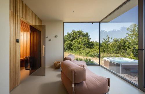 Villa bOx in Central Istria for 14 persons with wellness, 54 m2 heated pool, & kids playground - Foto 24