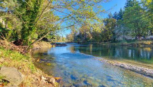 Tranquil Riverfront Retreat - Foto 4