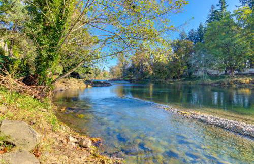 Tranquil Riverfront Retreat - Foto 4