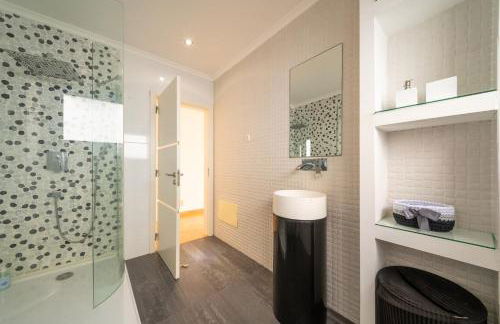 GuestReady - Charming family retreat with pool - Photo 13