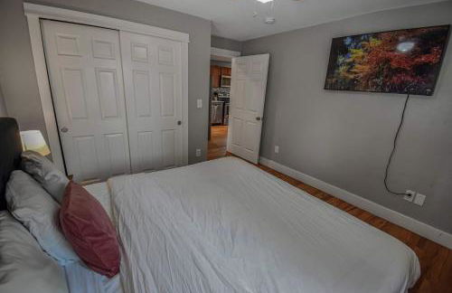 3 bed home with huge yard near Hidden Lake - Foto 17