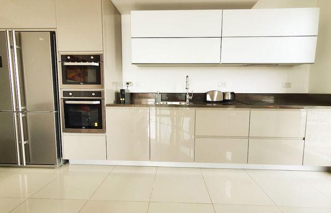 Bedroom Apartment with Balcony and City Views - Foto 6