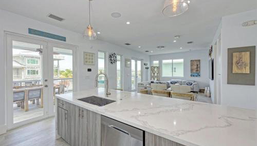 Casa Playa- Luxury Pool Home, 36' Dock - Foto 4