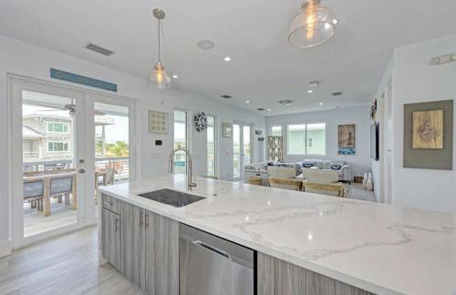 Casa Playa- Luxury Pool Home, 36' Dock - Foto 4