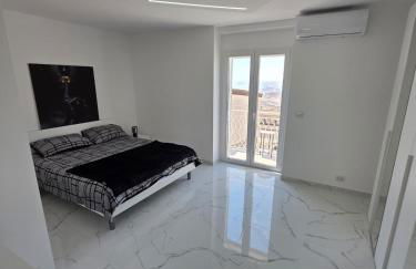 Modern Hillside Retreat with Panoramic Views - Foto 28