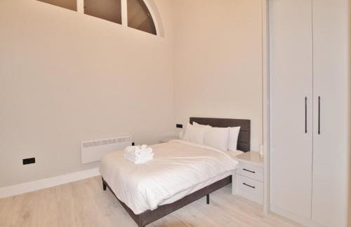 Fantastic 2 Bed Penthouse With Free Parking in Acton - Foto 9