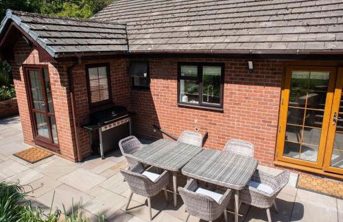 Country Crabtree Bungalow with large wild garden - Photo 16